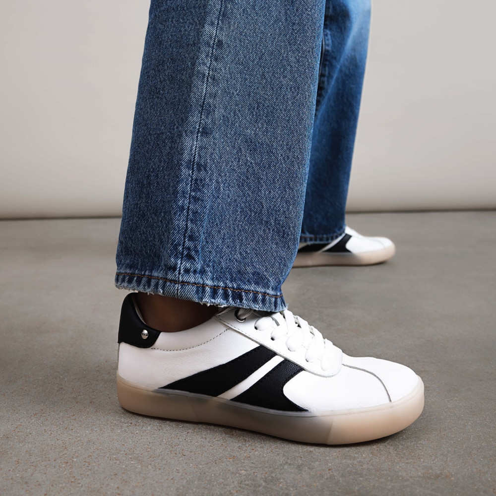 Naturalizer Medina Lace Up Sneaker - White / Black Leather Naturalizer Medina Lace Up Sneaker - White / Black Leather