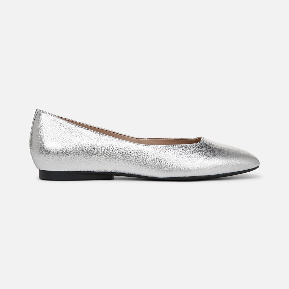Naturalizer Chelsea Ballet Flat - Silver Leather Naturalizer Chelsea Ballet Flat - Silver Leather