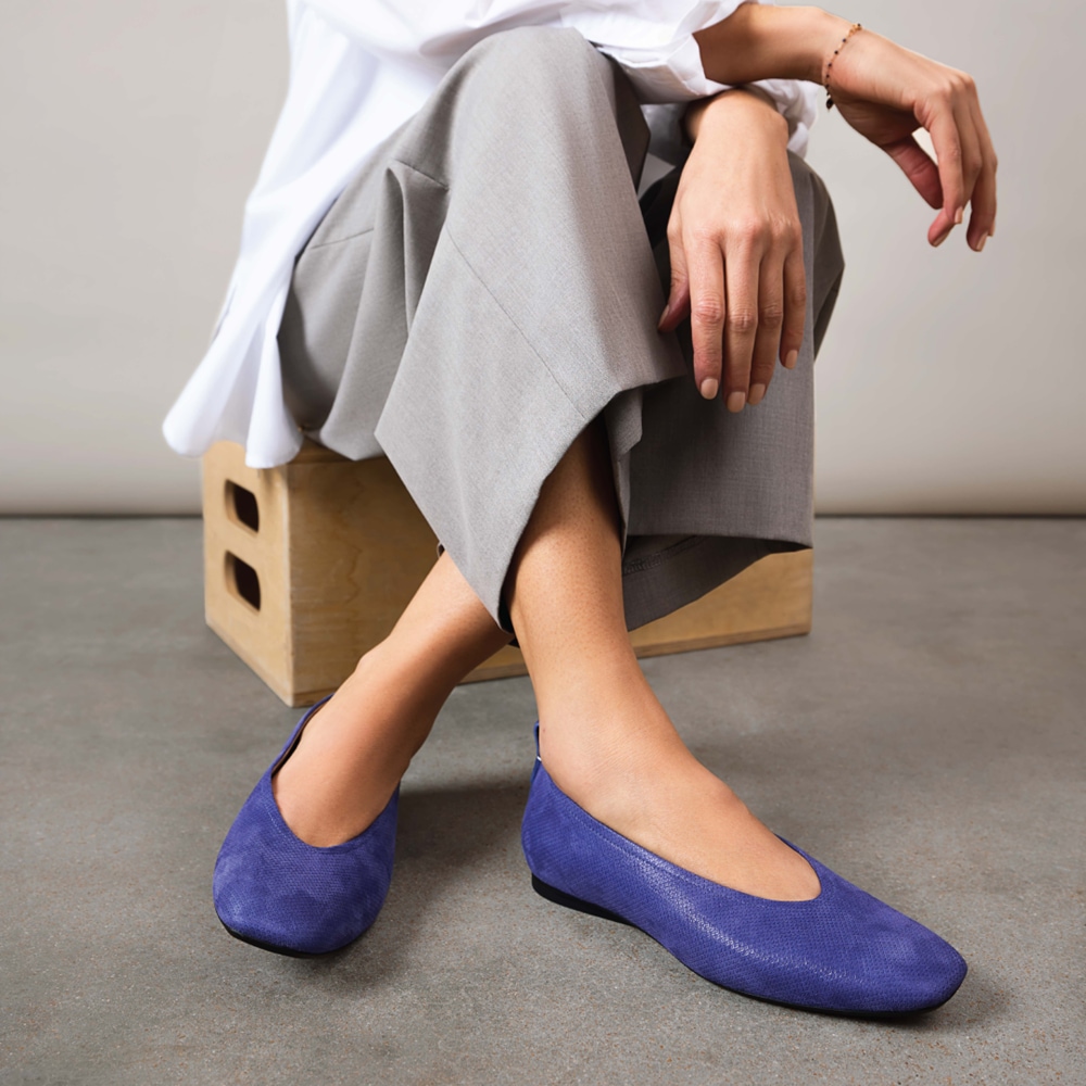 Naturalizer 27 Edit Carla Flat - Future Dusk Blue Suede Naturalizer 27 Edit Carla Flat - Future Dusk Blue Suede