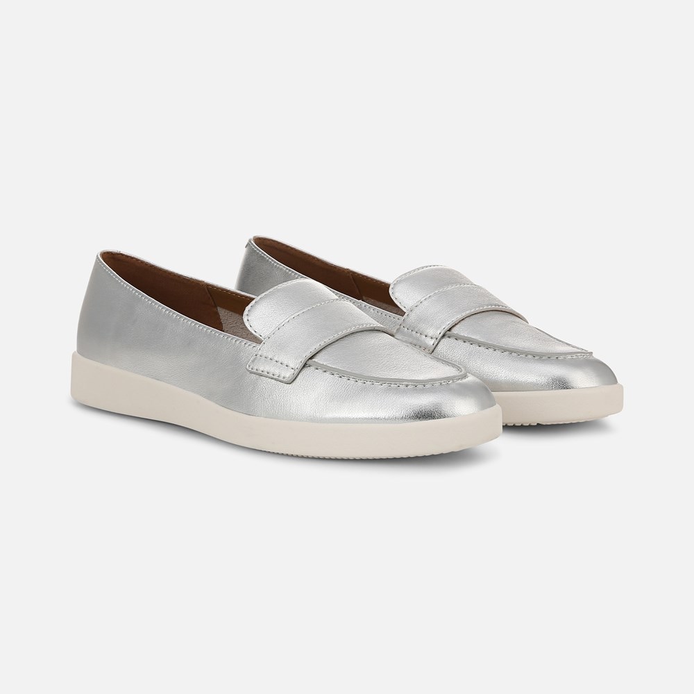 Naturalizer Karis Loafer - Silver Leather Naturalizer Karis Loafer - Silver Leather