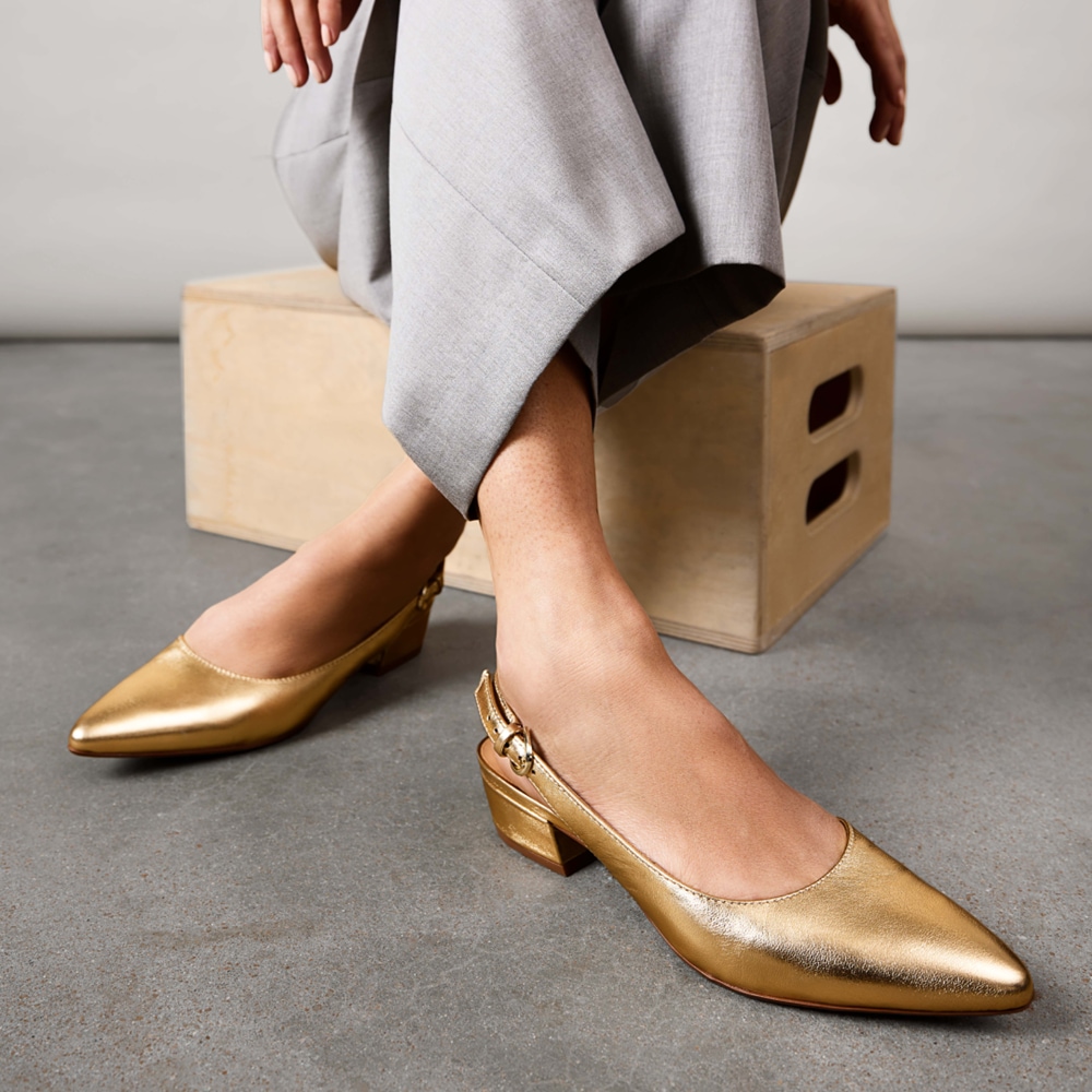 Naturalizer Banks Pointed Toe Flat - Dark Gold Leather Naturalizer Banks Pointed Toe Flat - Dark Gold Leather
