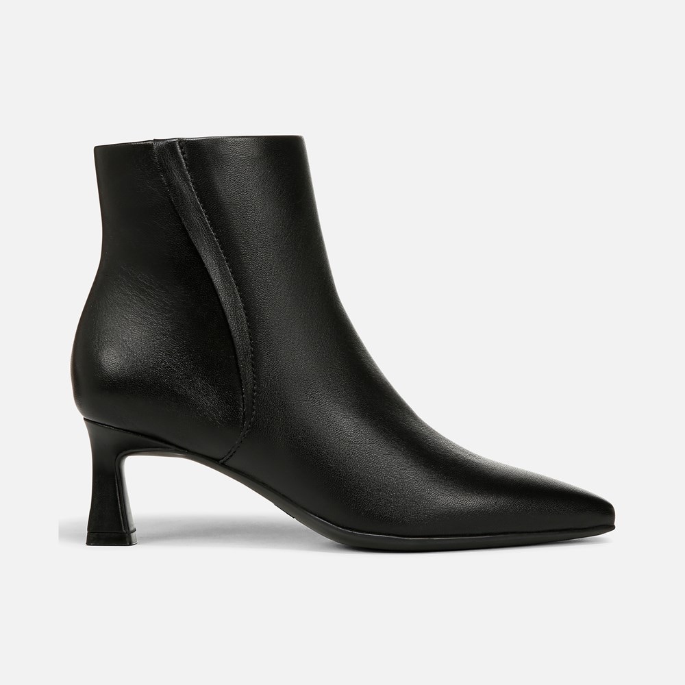 Naturalizer Deesha Bootie - Black Leather Naturalizer Deesha Bootie - Black Leather