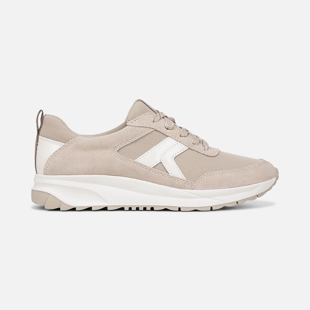 Naturalizer Shay Jogger Lace Up Sneaker - Warm White / Porcelain Suede Naturalizer Shay Jogger Lace Up Sneaker - Warm White / Porcelain Suede